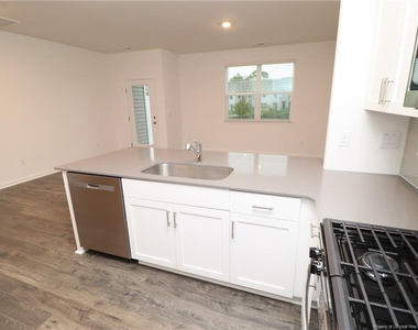 384 Freestall Drive - Photo Thumbnail 8