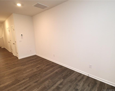 384 Freestall Drive - Photo Thumbnail 11