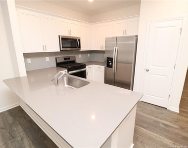 384 Freestall Drive - Photo Thumbnail 3