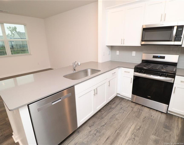 384 Freestall Drive - Photo Thumbnail 5
