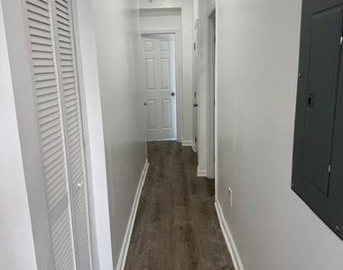 3634 N 19th Street - Photo Thumbnail 4