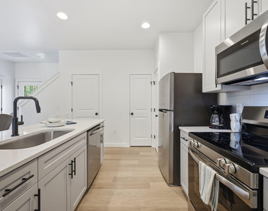 2813 Wilcox Place - Photo Thumbnail 3