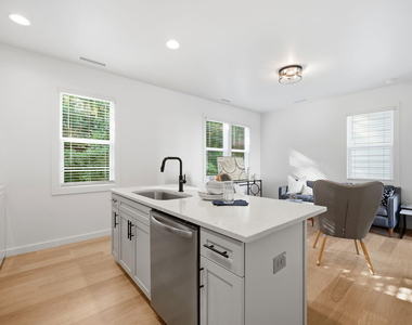 2813 Wilcox Place - Photo Thumbnail 17