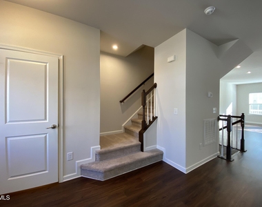 2019 Whitesmith Drive - Photo Thumbnail 4