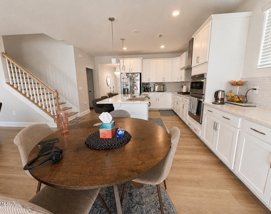 118 Faxton Way - Photo Thumbnail 29