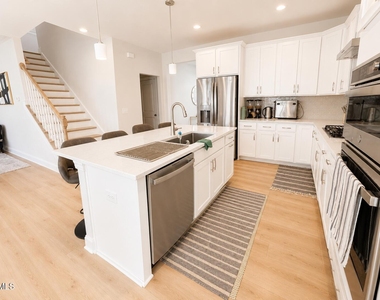 118 Faxton Way - Photo Thumbnail 4