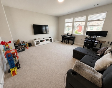 118 Faxton Way - Photo Thumbnail 6