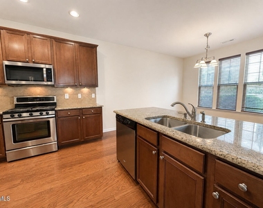 1429 Kirkwood Hill Way - Photo Thumbnail 4