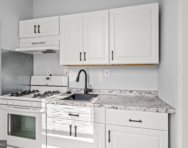 301 Cedar Street - Photo Thumbnail 6