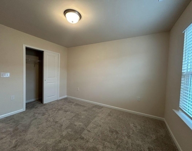241 Ribbon Rail Street - Photo Thumbnail 32