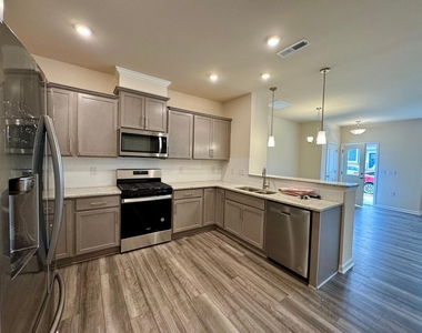 241 Ribbon Rail Street - Photo Thumbnail 12