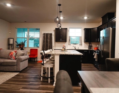 6340 Andante Avenue - Photo Thumbnail 4