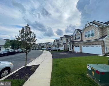 516 Gray Feather Way - Photo Thumbnail 1