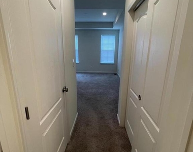 516 Gray Feather Way - Photo Thumbnail 14