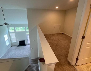 516 Gray Feather Way - Photo Thumbnail 19