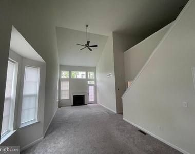 516 Gray Feather Way - Photo Thumbnail 5