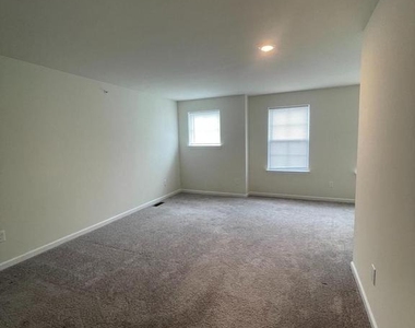 516 Gray Feather Way - Photo Thumbnail 13