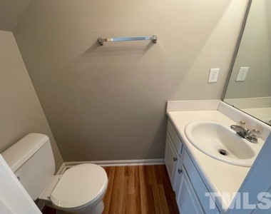 804 Walnut Woods Drive - Photo Thumbnail 5