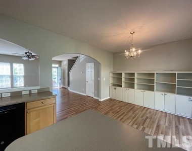 804 Walnut Woods Drive - Photo Thumbnail 6