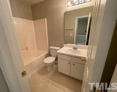 804 Walnut Woods Drive - Photo Thumbnail 13