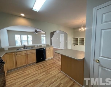 804 Walnut Woods Drive - Photo Thumbnail 3