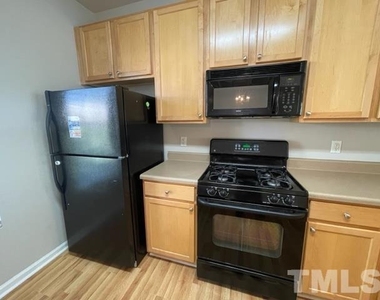 804 Walnut Woods Drive - Photo Thumbnail 4