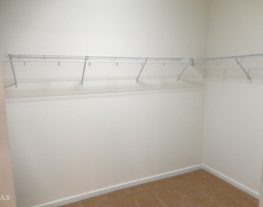 270 Oak Park Boulevard - Photo Thumbnail 17