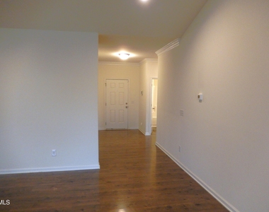 270 Oak Park Boulevard - Photo Thumbnail 5