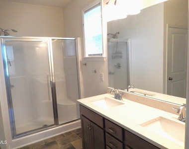 270 Oak Park Boulevard - Photo Thumbnail 16