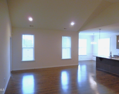 270 Oak Park Boulevard - Photo Thumbnail 7