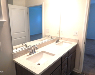 270 Oak Park Boulevard - Photo Thumbnail 15