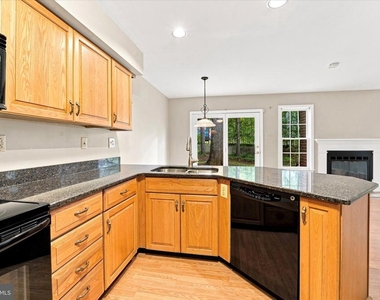 302 Brighton Circle - Photo Thumbnail 13