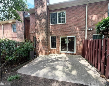 302 Brighton Circle - Photo Thumbnail 17
