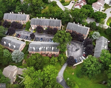 302 Brighton Circle - Photo Thumbnail 2