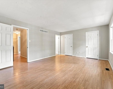 302 Brighton Circle - Photo Thumbnail 21