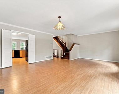 302 Brighton Circle - Photo Thumbnail 9