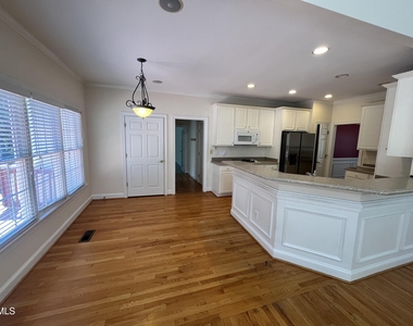 206 Wendover Lane - Photo Thumbnail 13