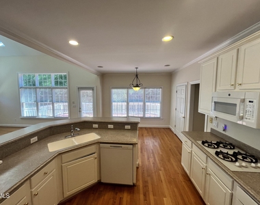 206 Wendover Lane - Photo Thumbnail 15