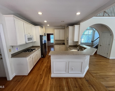 206 Wendover Lane - Photo Thumbnail 14