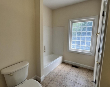 206 Wendover Lane - Photo Thumbnail 17