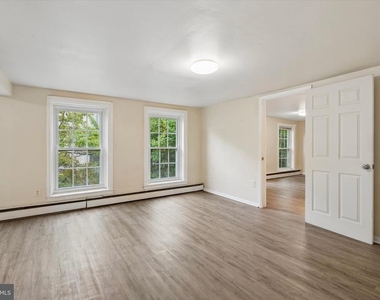 208 E Lincoln Highway - Photo Thumbnail 4