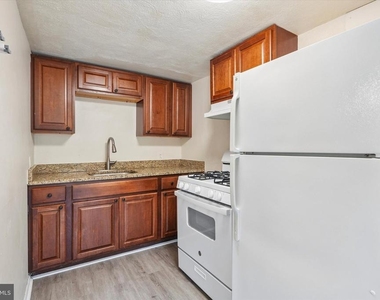 208 E Lincoln Highway - Photo Thumbnail 6