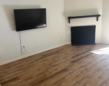 217 Valley Stream Lane - Photo Thumbnail 3
