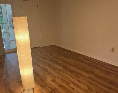 217 Valley Stream Lane - Photo Thumbnail 10