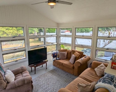 18 Steinway Avenue - Photo Thumbnail 8