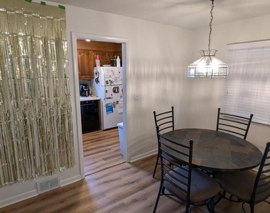 18 Steinway Avenue - Photo Thumbnail 4