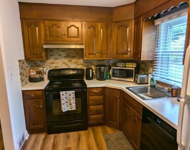 18 Steinway Avenue - Photo Thumbnail 6