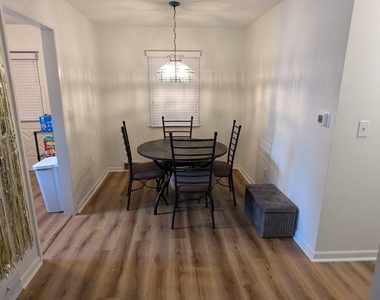 18 Steinway Avenue - Photo Thumbnail 3