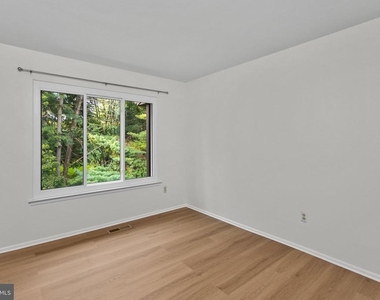 36 Gena Court - Photo Thumbnail 18