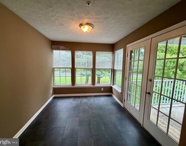 7 Kenwood Drive - Photo Thumbnail 4